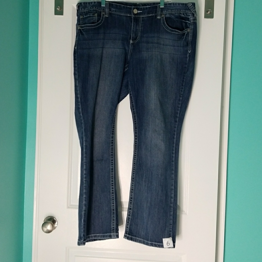 Maurices jeans